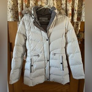 Larry Levine Women's White Down Filled Coat with Faux Fur Hood